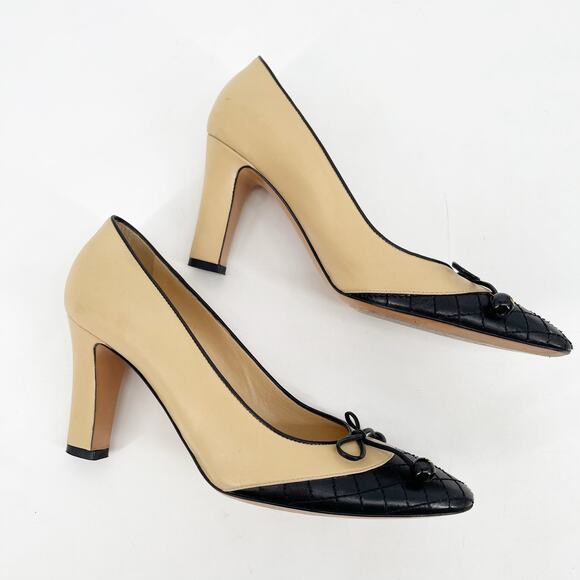Chanel Vintage Beige with Black Quilted Cap Toe CC Bow Heels EU 37 Leather Pumps - Picture 4 of 15